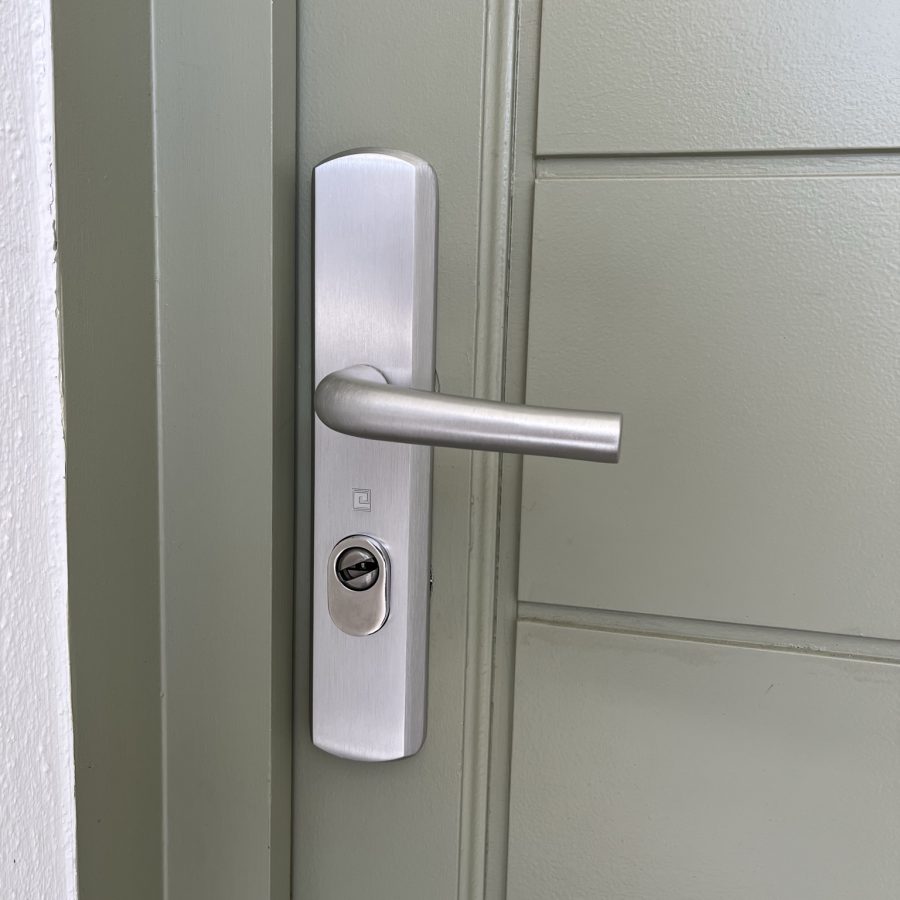 Ensemble de sécurité Héraclès sur une porte d'entrée
