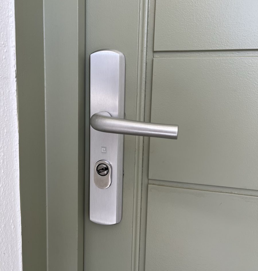 Ensemble de sécurité Héraclès sur une porte d'entrée